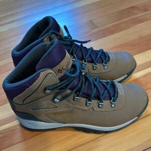 Columbia Hiking Boots | 11